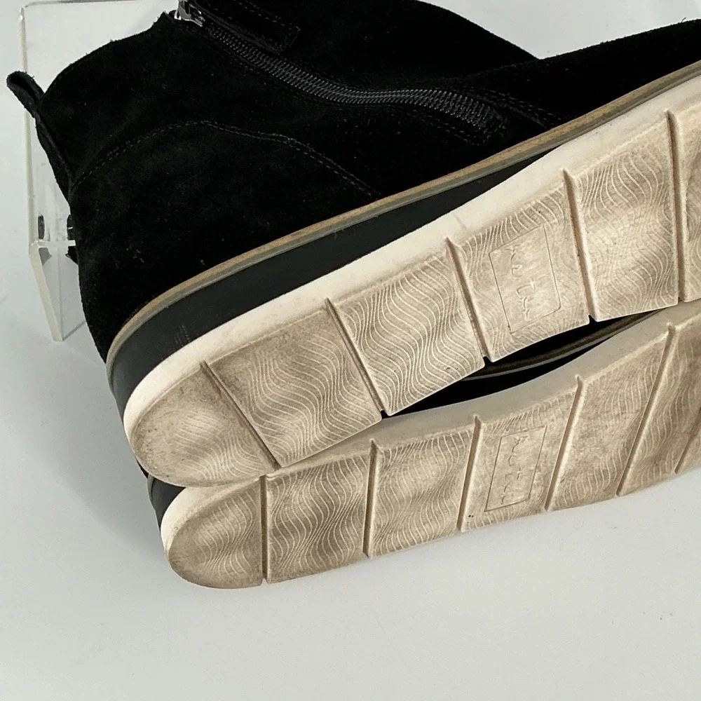 Me Too Size 8 Ander Black Suede Side Zip Ankle‎ Boot Women's